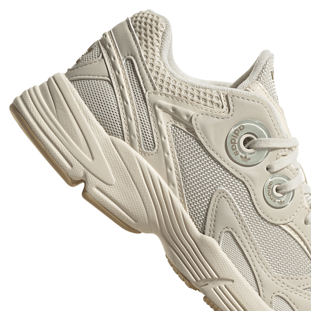 adidas Womens Astir - Wonder White / Gum