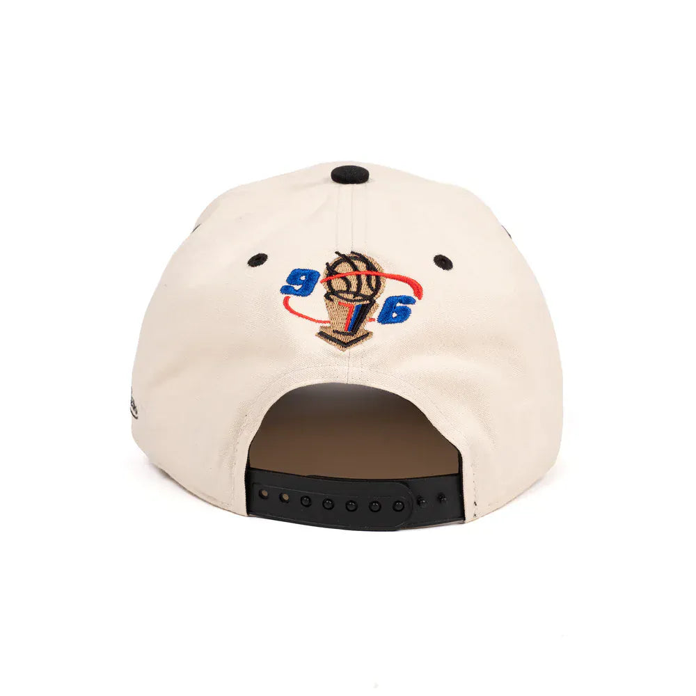 Mitchell & Ness 1996 Nba Champions Pro Crown Snapback Chicago Bulls - Cream / Black