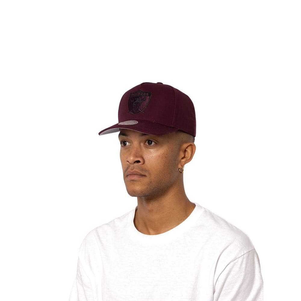Mitchell & Ness Lacquer Pro Pinch Snapback Oakland Raiders - Fig