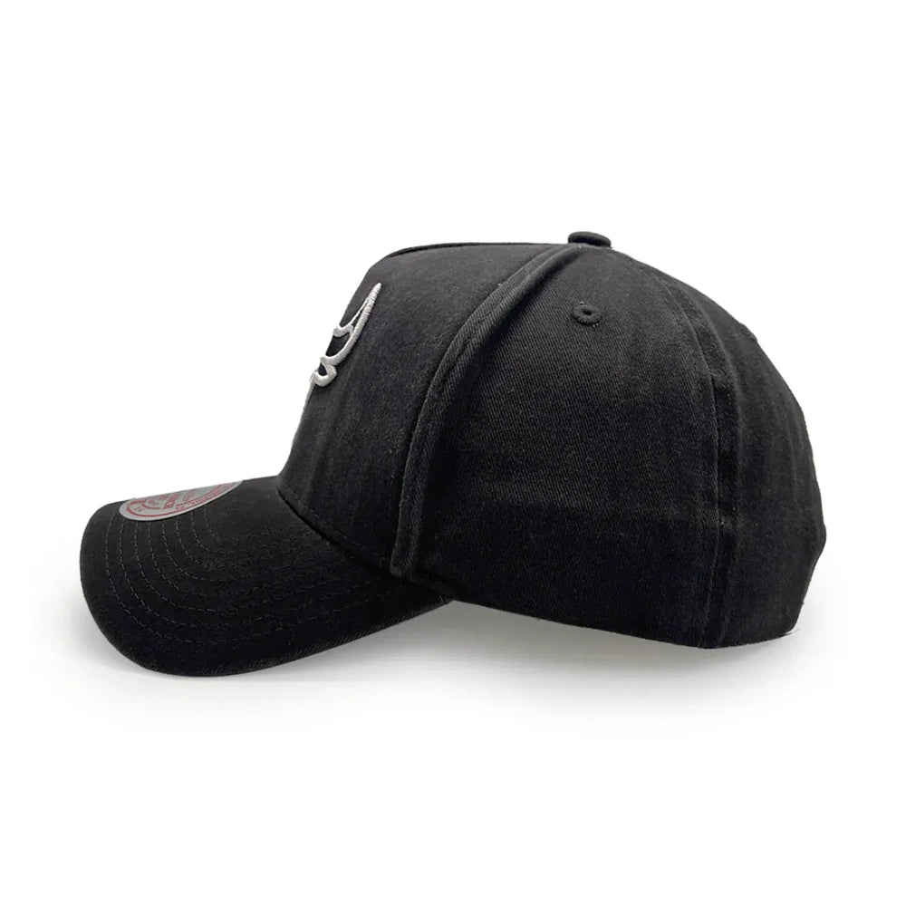 Mitchell & Ness Team Initial Pro Pinch Chicago Bulls Snapback - Washed Black