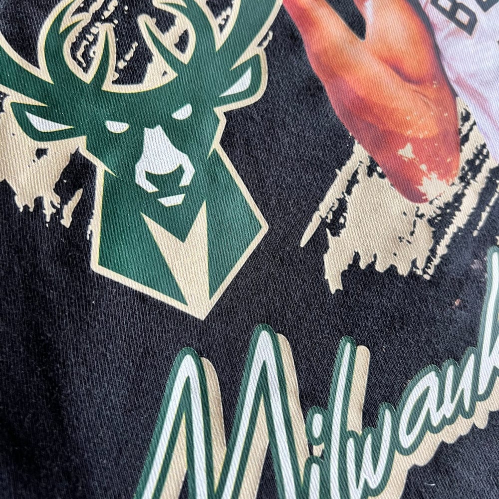 NBA Essentials Jones Tee Bucks Giannis Antetokounmpo - Black