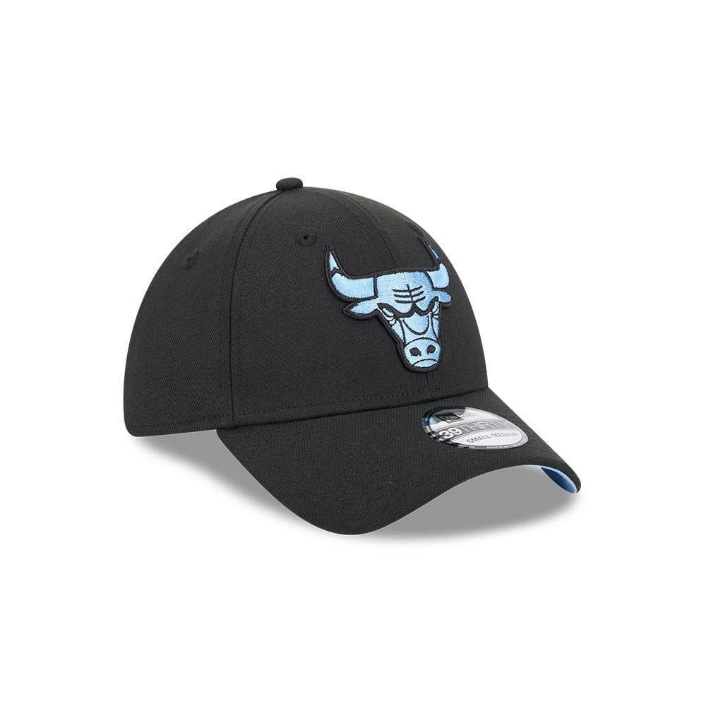 New Era 39THIRTY Fitted Cap Chicago Bulls - Black / Sky Blue