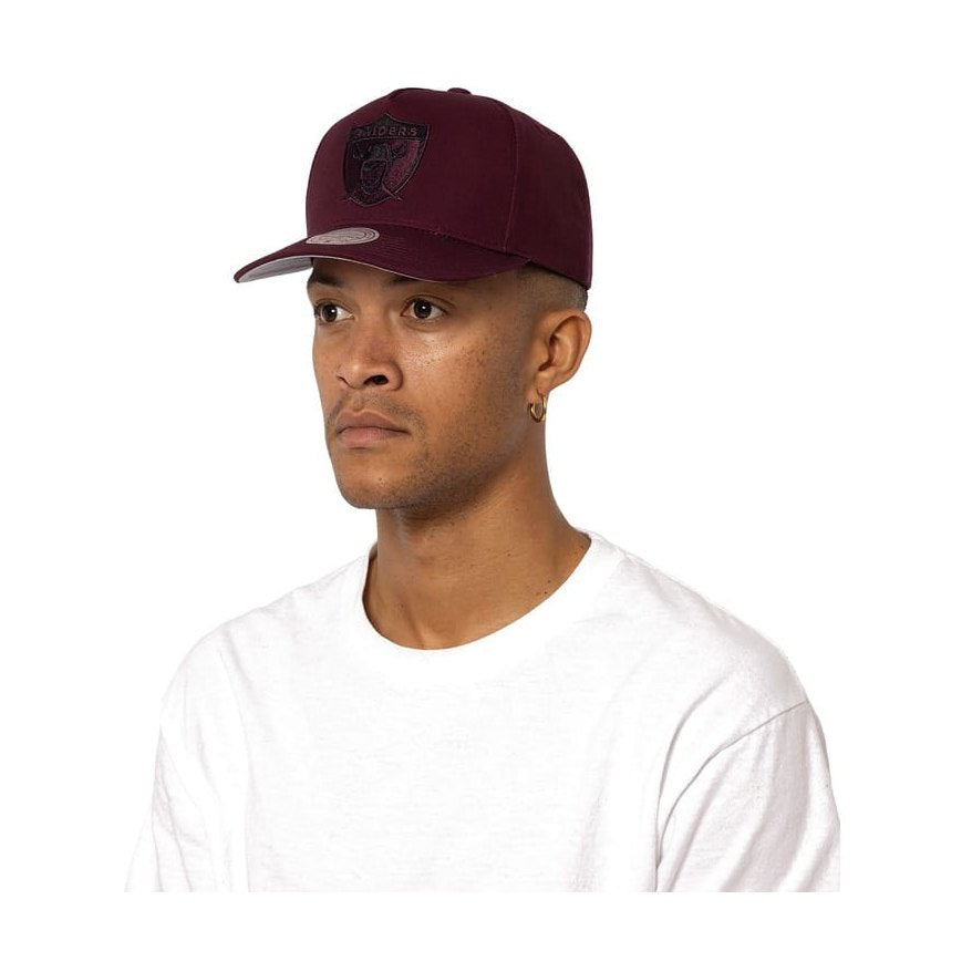 Mitchell & Ness Lacquer Pro Pinch Snapback  Oakland Raiders - Fig