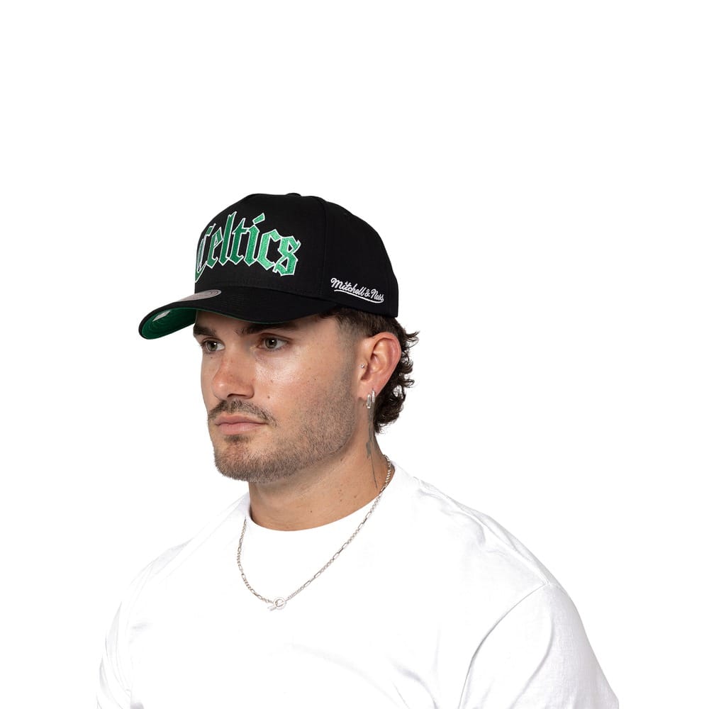 Mitchell & Ness Old English Pro Pinch Snapback Boston Celtics - Black