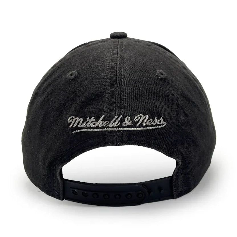 Mitchell & Ness Team Initial Pro Pinch Chicago Bulls Snapback - Washed Black