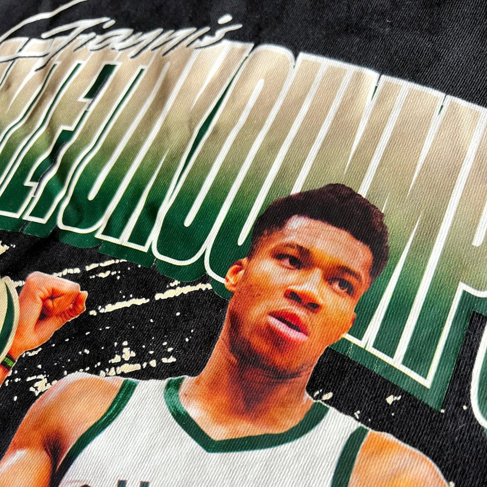 NBA Essentials Jones Tee Bucks Giannis Antetokounmpo - Black