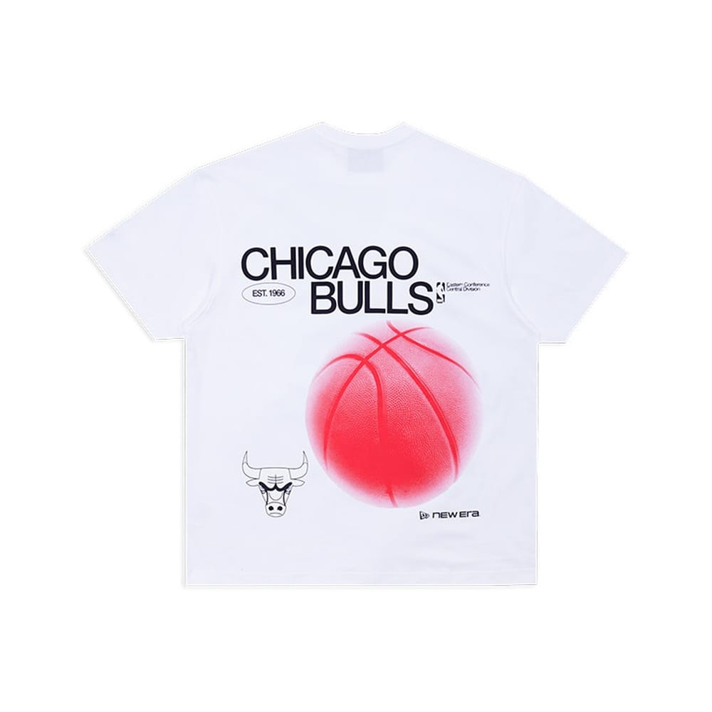 New Era Modern Essentials Chicago Bulls Relaxed Tee - White