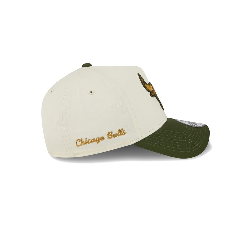 New Era 9FORTY 2 Tone A-Frame Metallic Snapback Chicago Bulls - Off White / Rifle Green